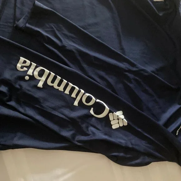 Columbia Womens Activewear Top with Hood. XL. - Picture 4 of 4